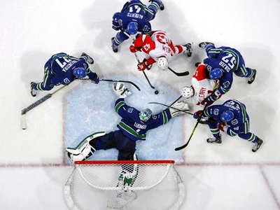 Canucks make statement as they pluck the Wings