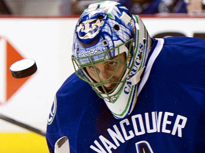 Luongo makes life even tougher on Gillis and the Canucks