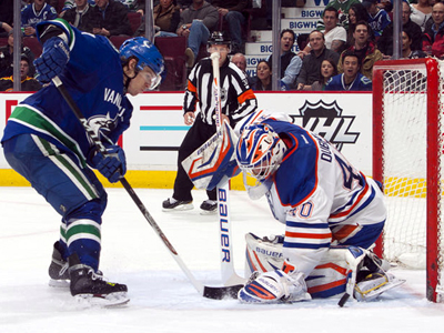 Canucks edge Oilers 3-2