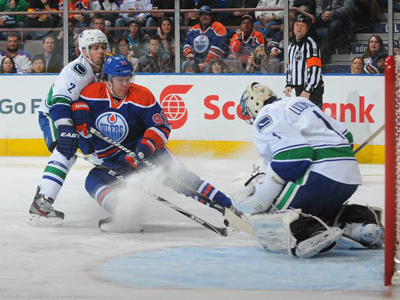 Oilers fall in OT to Canucks, lose Horcoff to injury