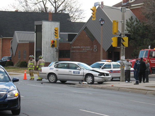SNAPSHOT - Accident snarls traffic at downtown intersection