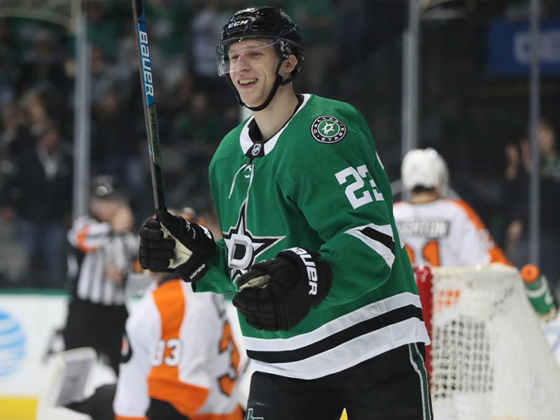 Lindell signs six-year contract with Stars