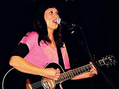SNAPSHOT - Sara Murphy rocks Rock for Charity