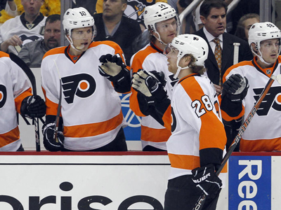 Flyers Giroux puts up six points in stunning comeback win over Penguins